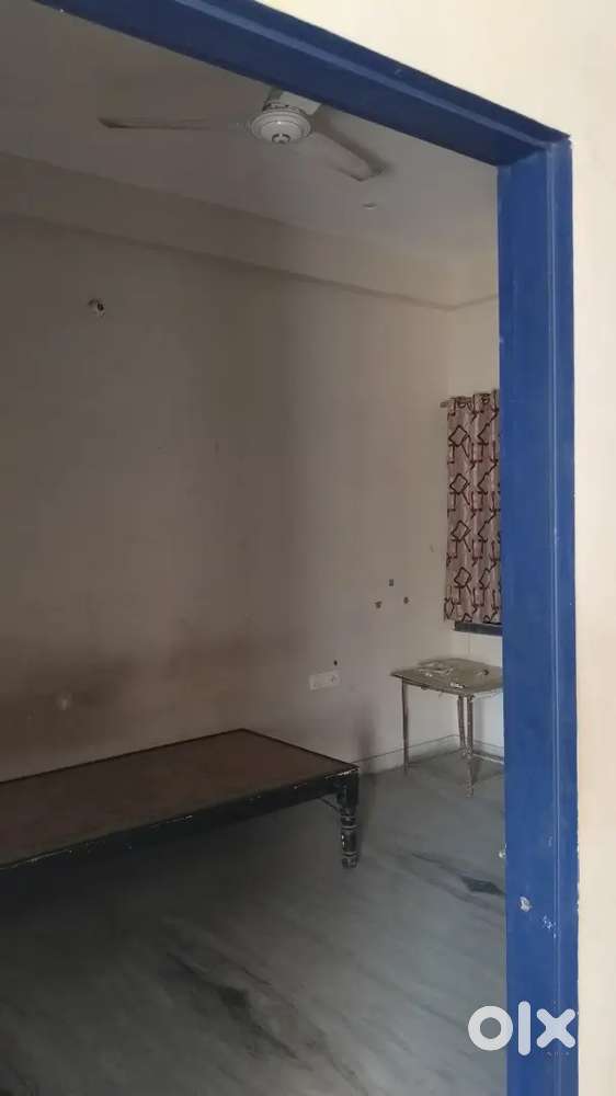 1 Room vacant in 2bhk flat