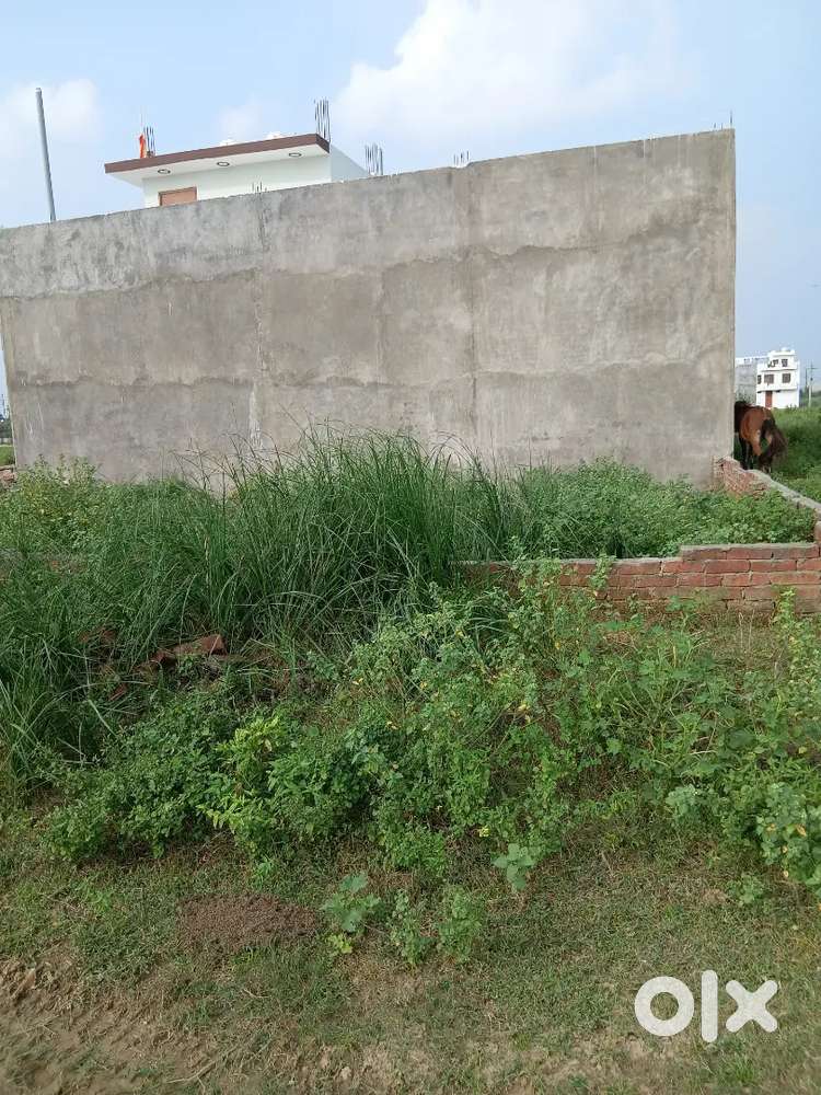 Airport chaurahe se 500 meter ki duri pr free hold site