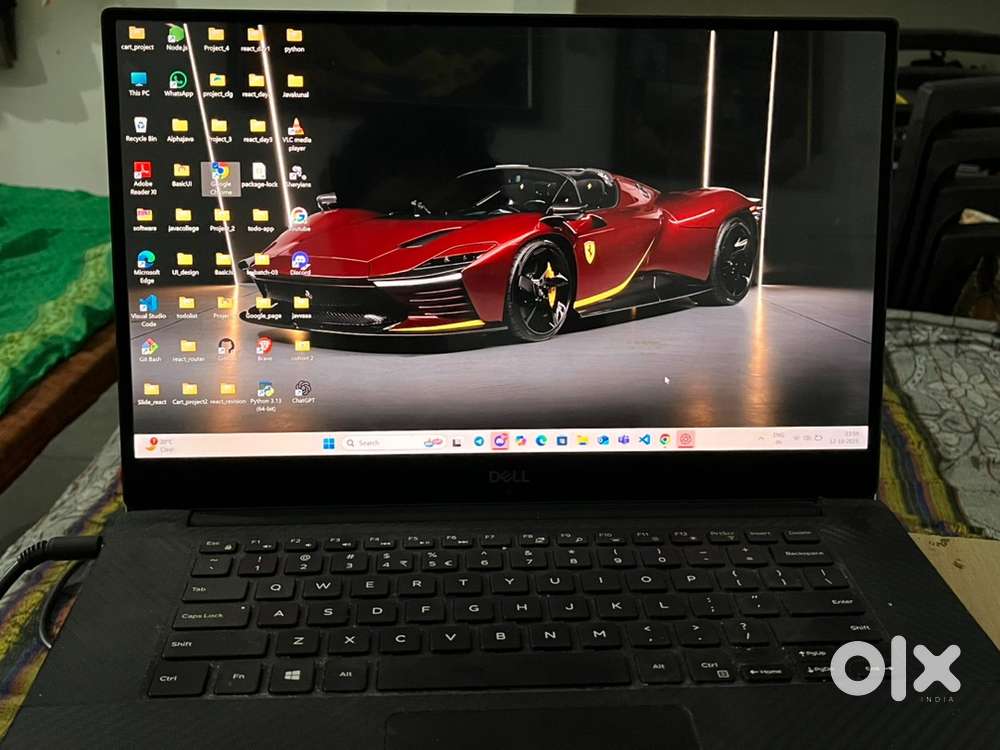 i7 8thgen 8gb rem 477gb ssd 4gb grapich card and screen touch
