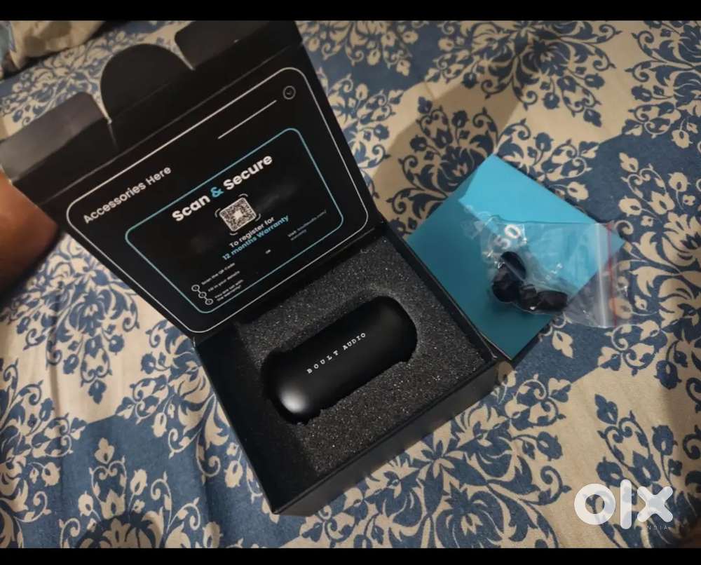 Bolt earbuds x 50
