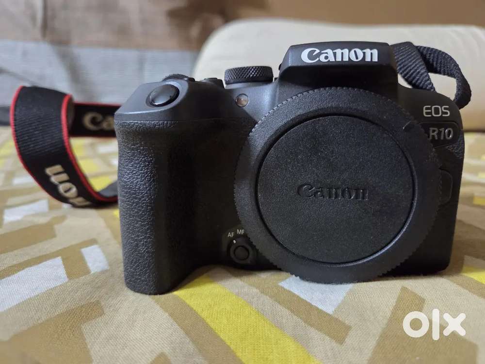 Canon EOS R10 camera body + 1 extra LP-E17 battery + charger