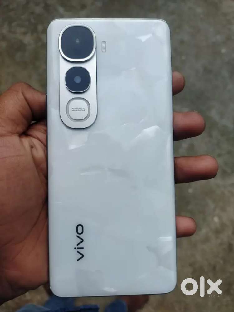 Vivo y400 pro 1 month hua hai good condition full body insulation ha