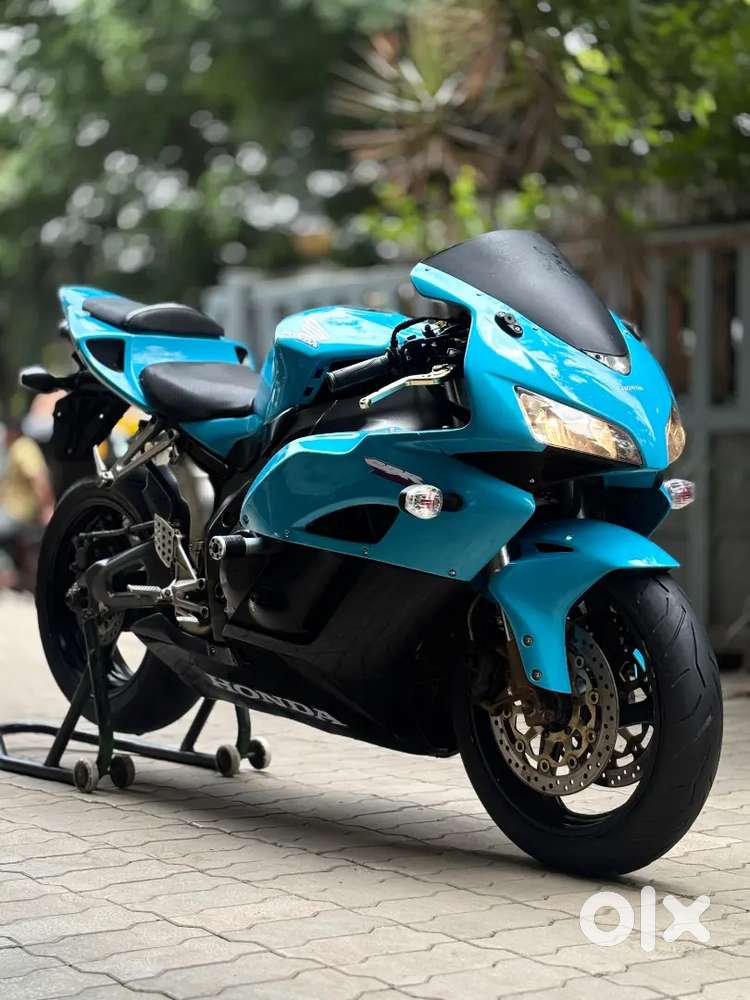 Honda CBR1000RR Fireblade MH Passing Legal