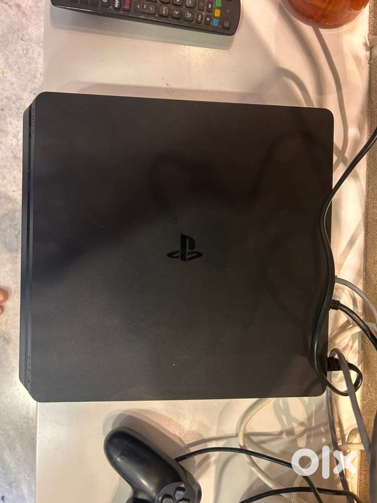 PS4 Slim Almost New – Hardly Used – 6 Months Warranty
