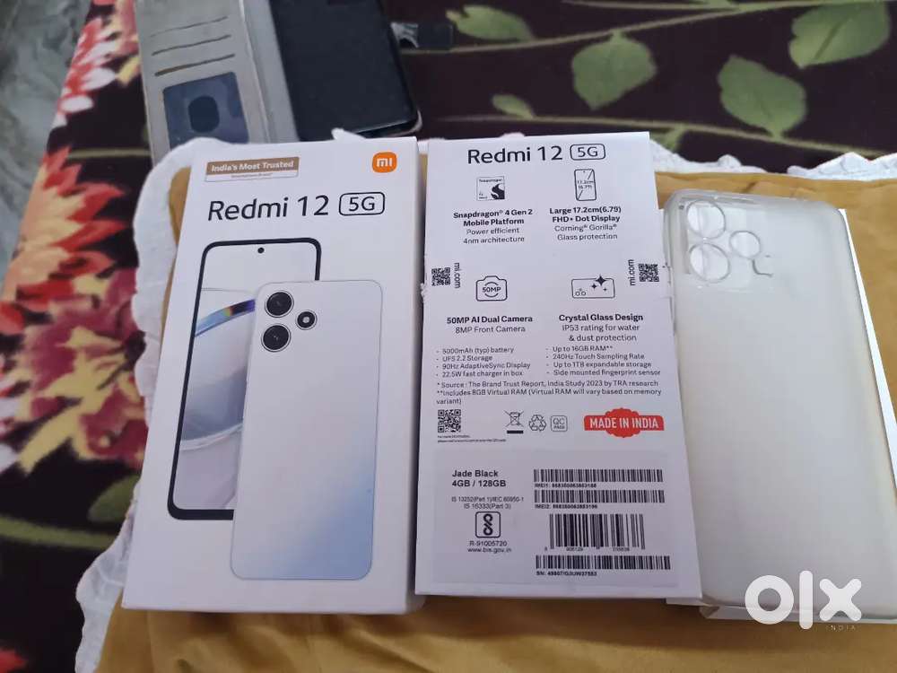 12 5g bdhiya new condition 8August 2023 ka bill sb hai dibba charger