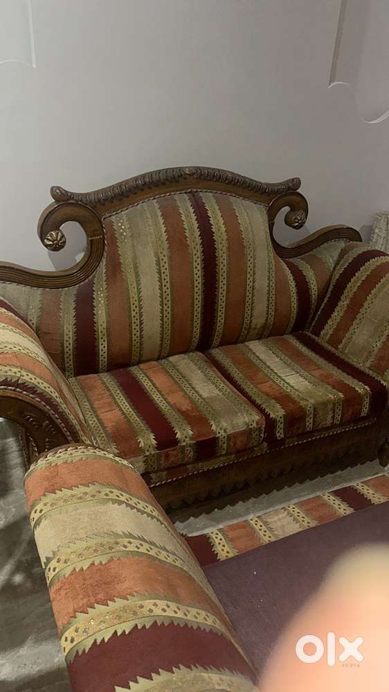 SOFA SET 7 seater + Divider 2 seater