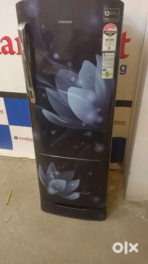 Second hand fridge showroom *-*