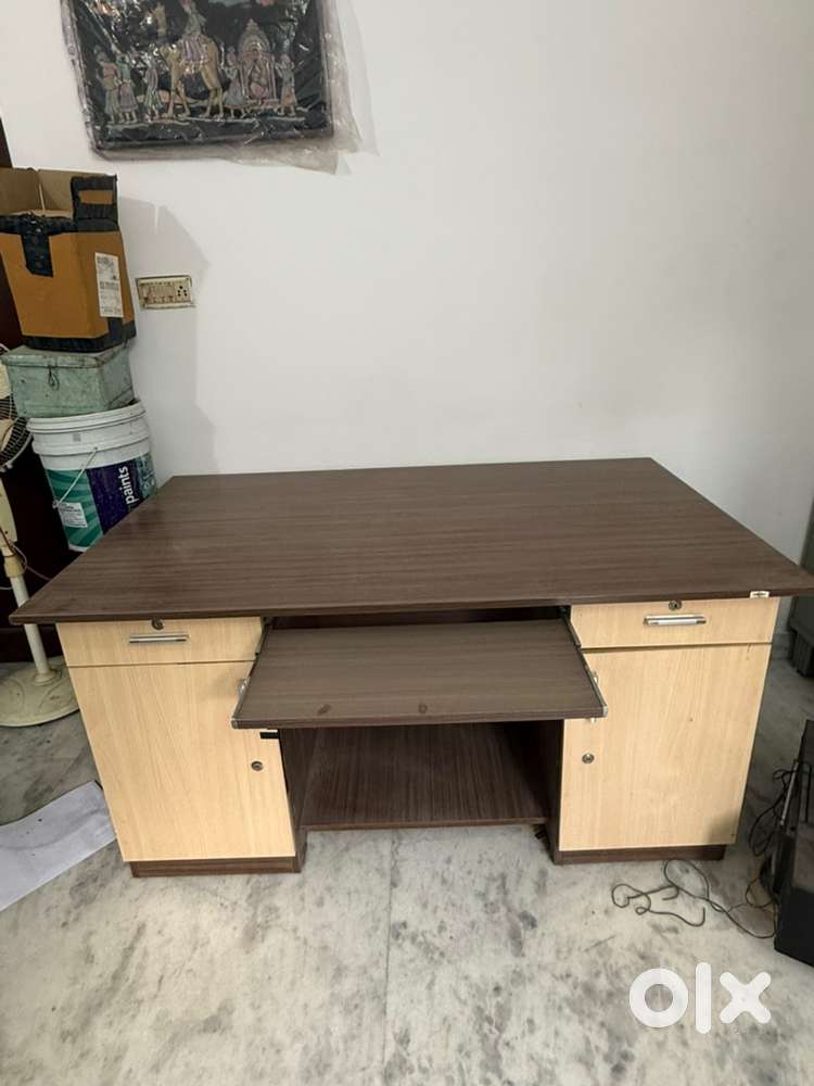 Office setup : 2 visitor chair, 1 boss chair, 1 office table(6*3)