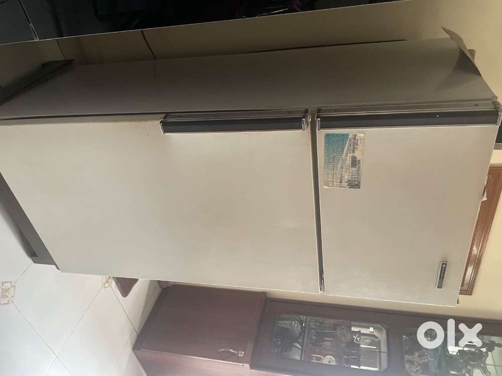 Working and excellent  White Westinghouse frost free fridge