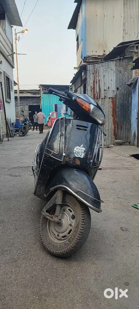 Ye scooty bechna hai charging wali hai 40 km chalti hai daily charge p