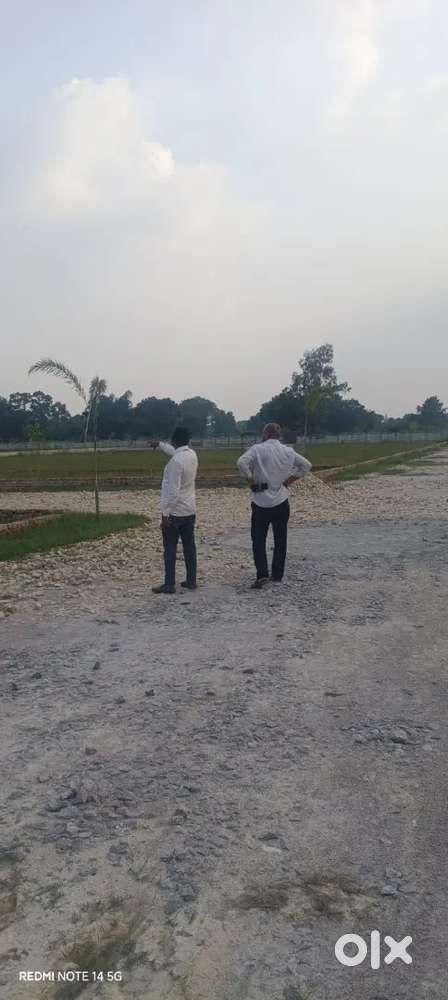 Susant golf city se laga huaa plot