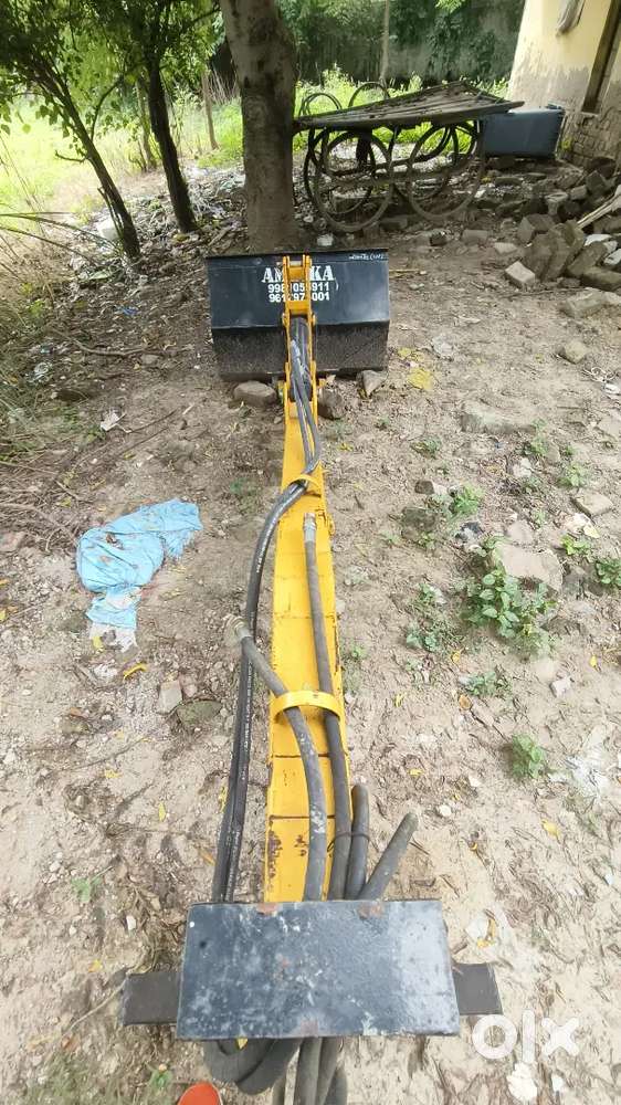 Loader bucket track tar loading