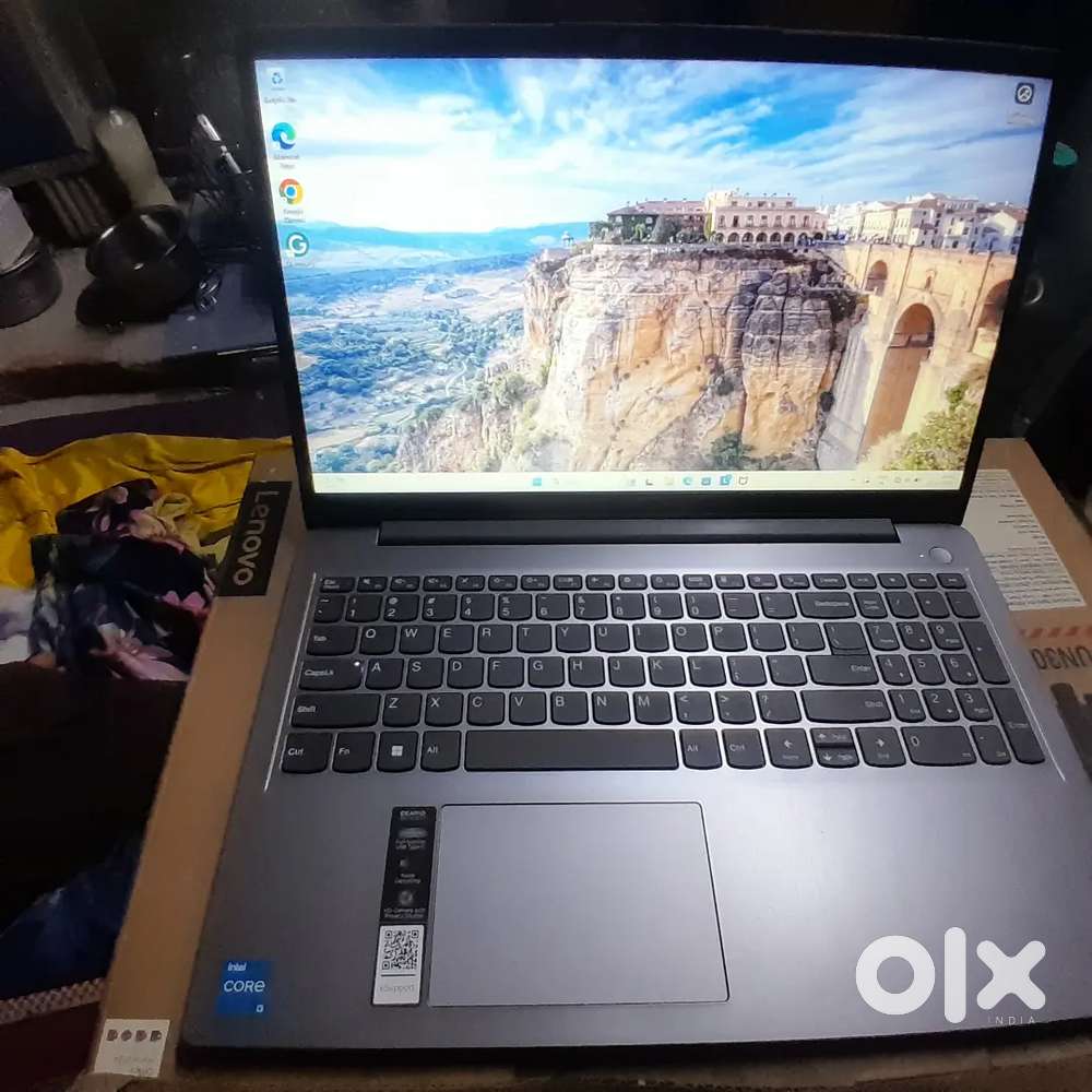 Lenovo laptop ideapad 3 15lAU7 U6 frist andle