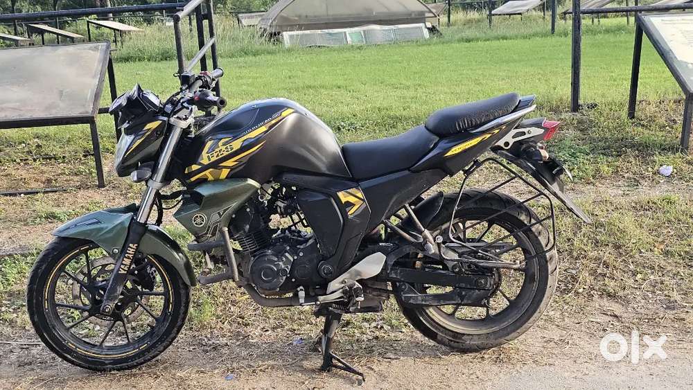 YAMAHA FZS MATT GREEN - EXCELLENT CONDITION VALID TILL 2034
