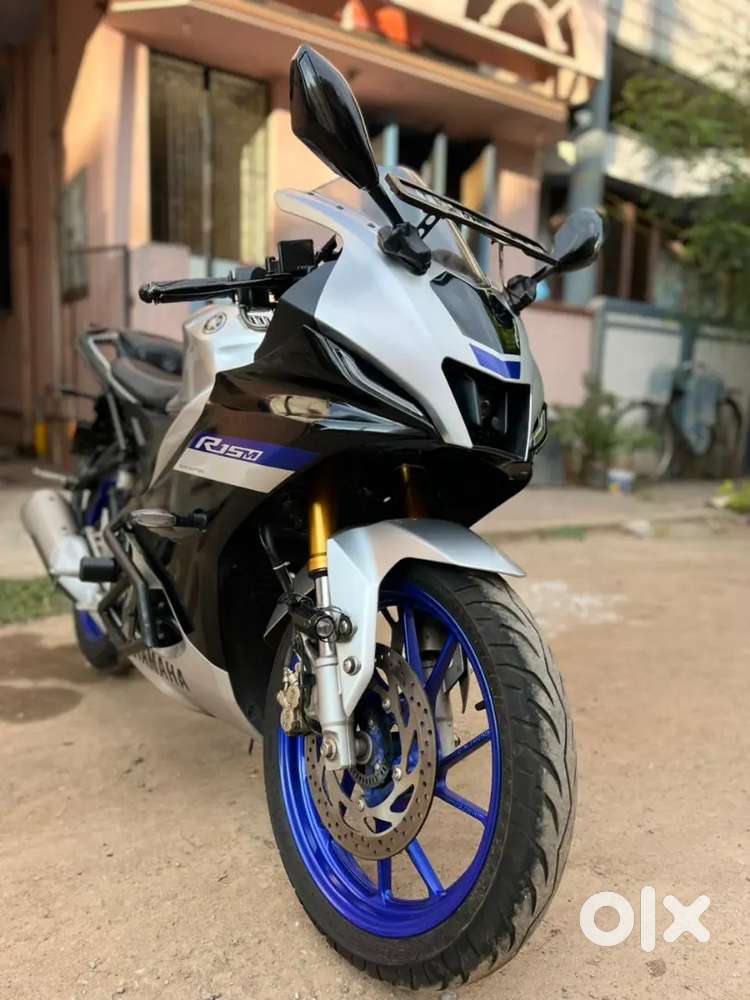 Yamaha R15 M