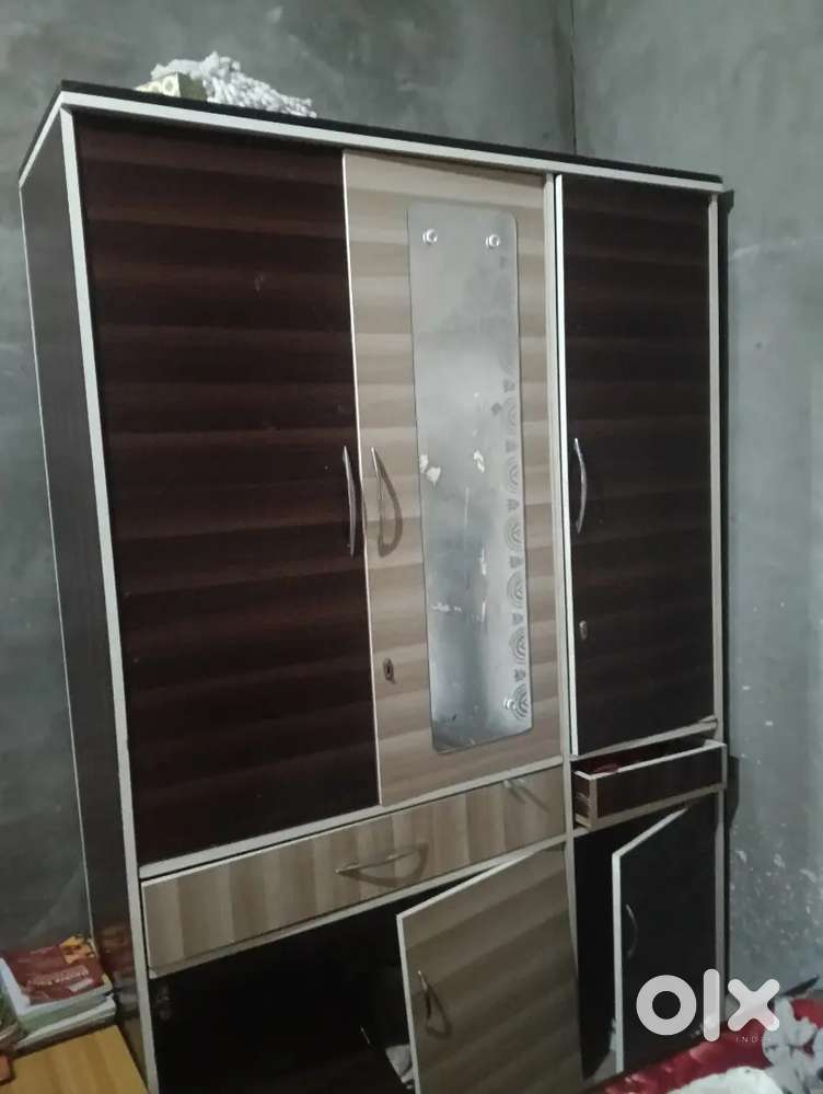 Almirah with 4 box and 2 drawers