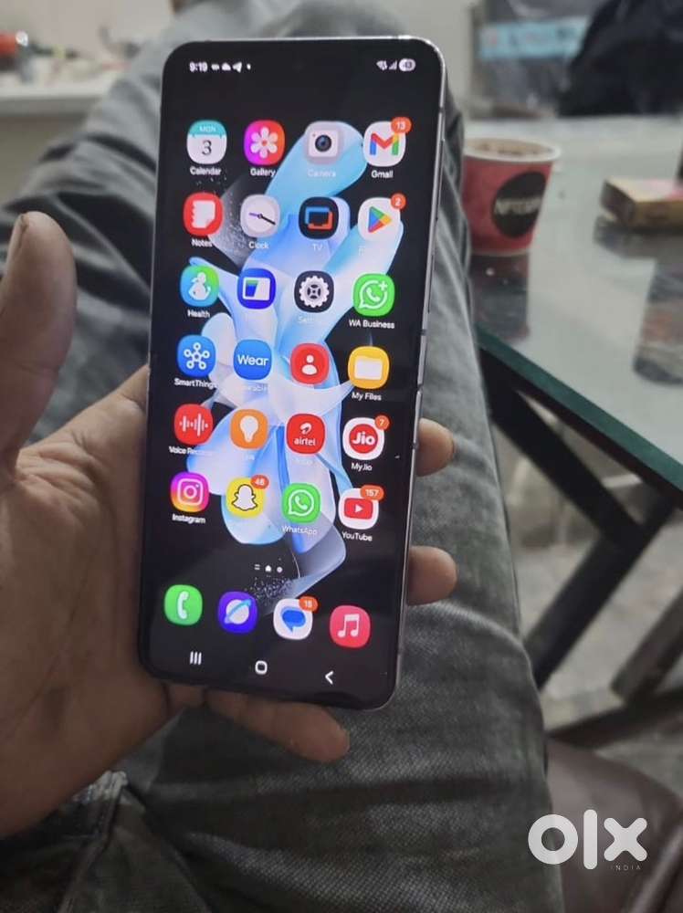 Samsung zflip 4 128gb with original bil box mint condition