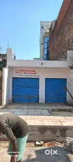 Shop and House (मार्केट में मेन रोड पर है।)