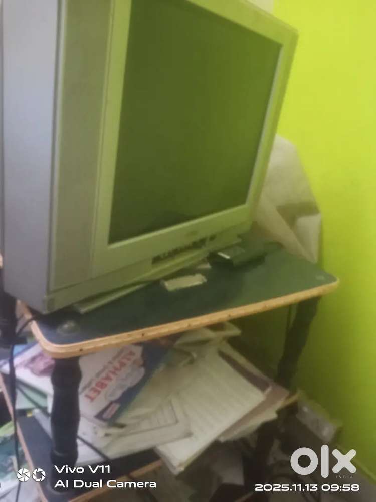 Onida 21inc colour TV and stand