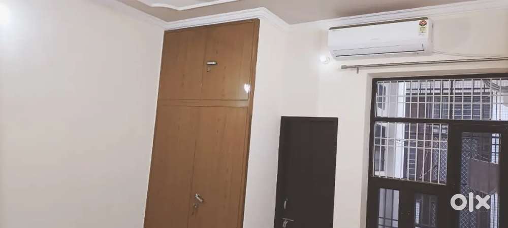 2 BHK INDEPENDENT SEMI FURNISHED FLAT NEAR AKSHARDHAM TEMPLE