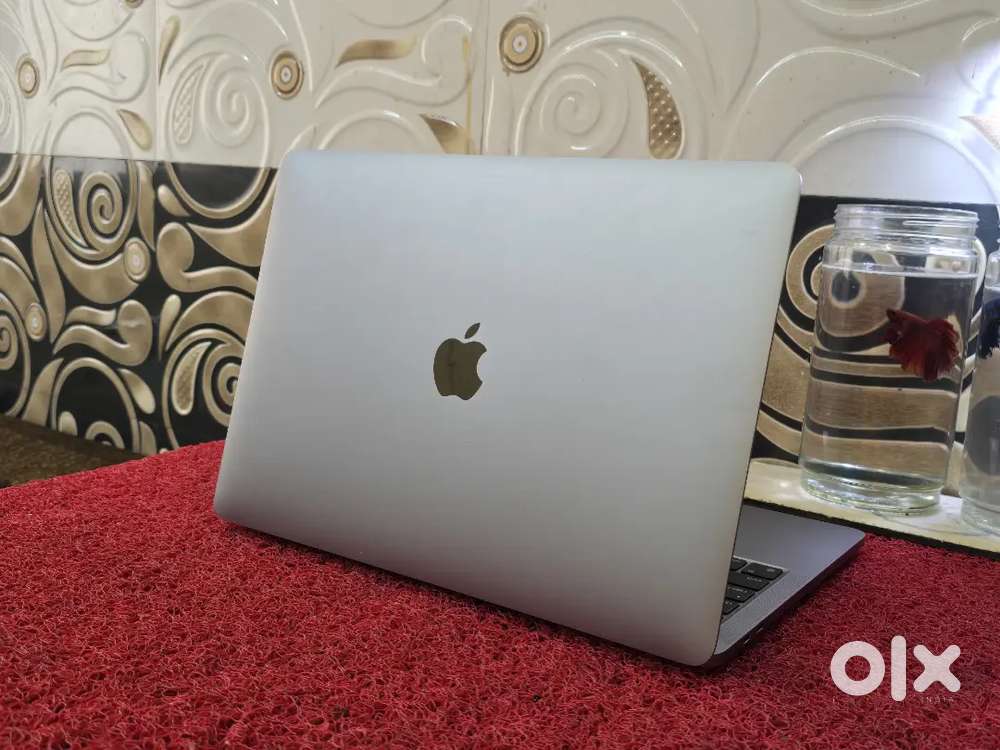 M2 Apple Macbook 8gb Ram 256gb SSD 13inch Retina Display Touchbar