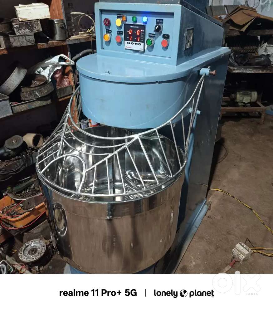 Spiral mixer for bakery uses