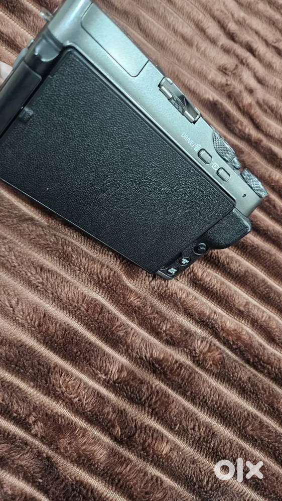 FUJIFILM X SERIES X-A7 Mirror less camera body with 15-45 mm lens