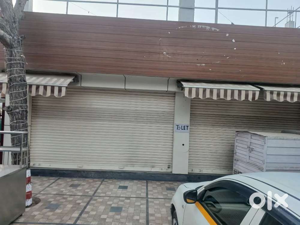 For rent for showroom or sweet shop