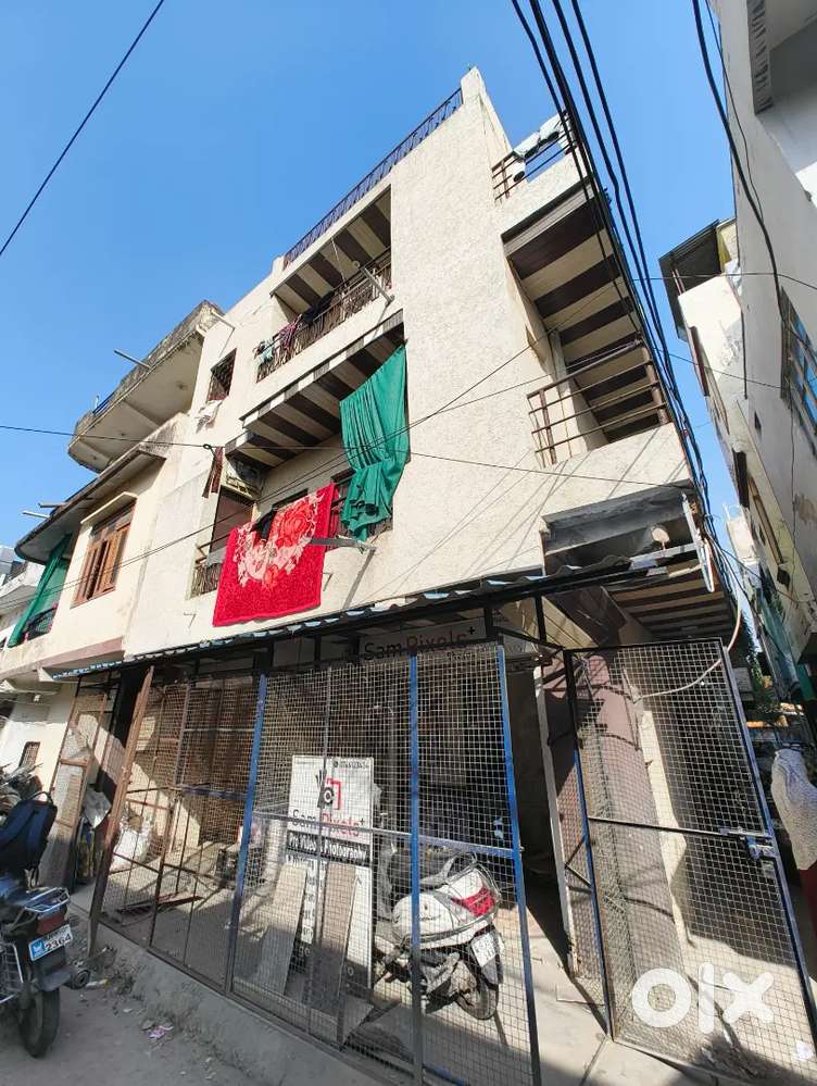 Vigyan nagar 7 Sector me 3 Dukan wala corner ka makaan h