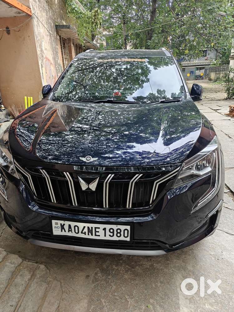 Sale: 2024 Mahindra XUV700 AX7L Petrol – Midnight Black