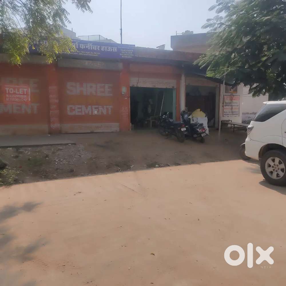 Godown k liye(105 feet road )