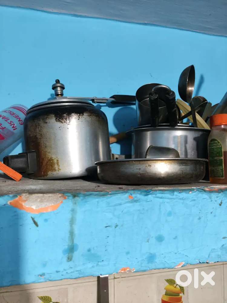 Grinder and kitchen set