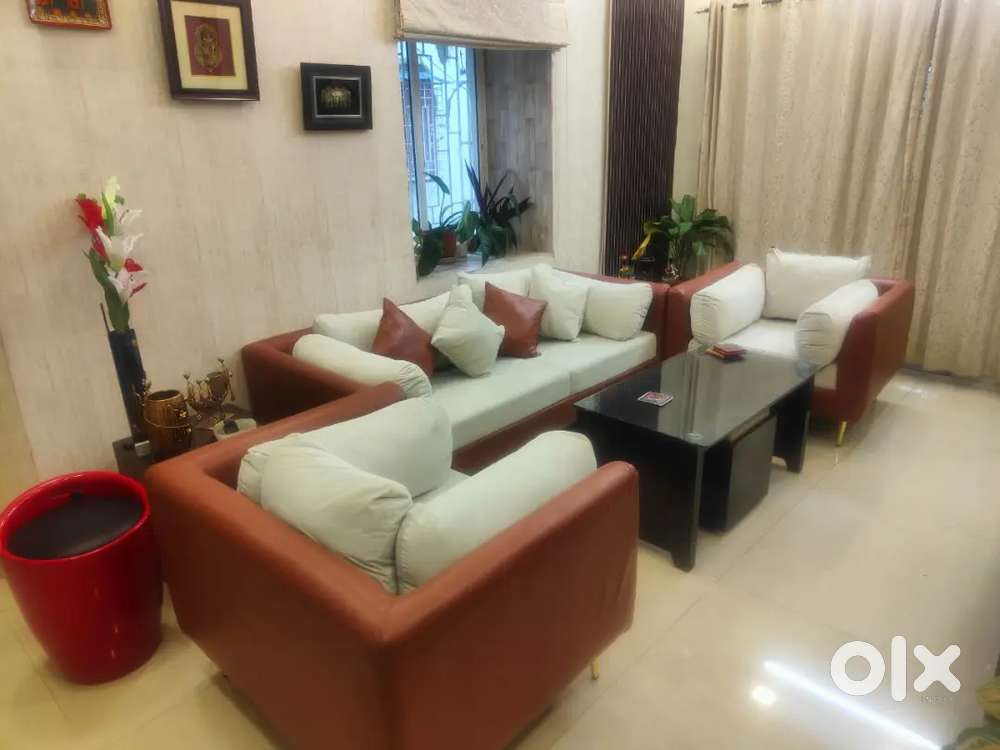 3 months old sofa in a very good and new  condition leatherette