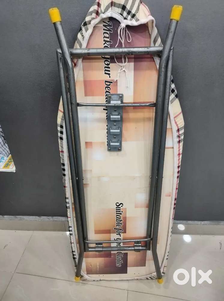 Ironing table