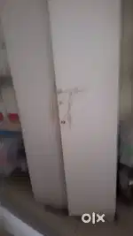WARDROBE 5 .5 FEET