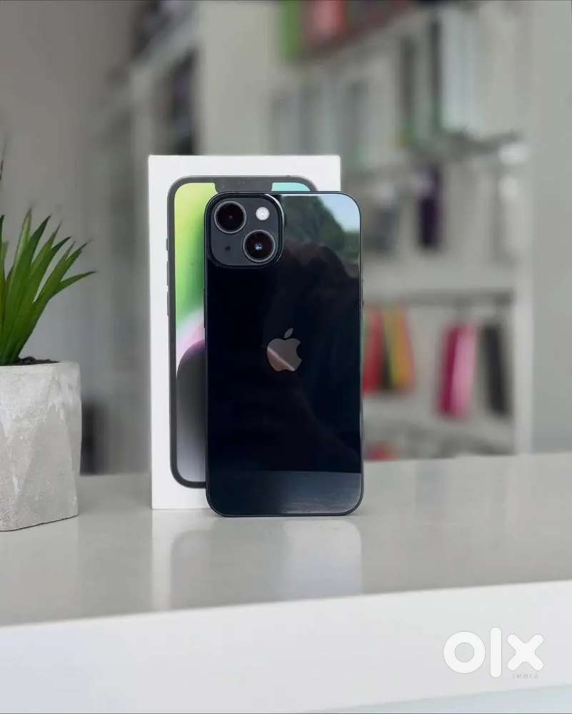 Selling my  5 month old iphone 14 need urgent money