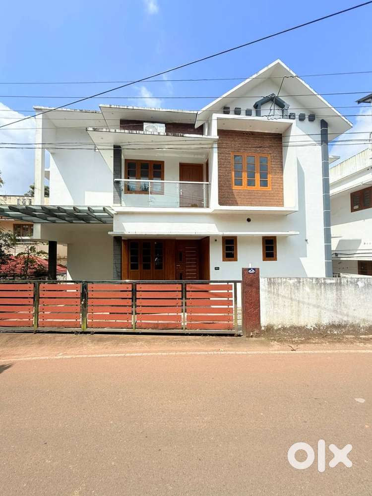 4 BHK (FULLY FURNISHED) ONLY FOR FAMILY