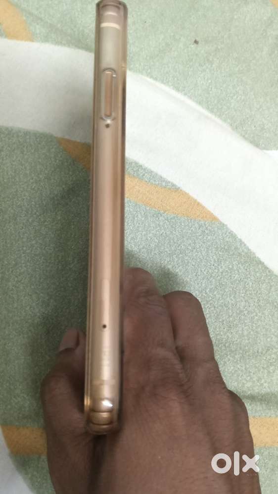 I PHONE 11 NEW CONDITION BILL BOX available