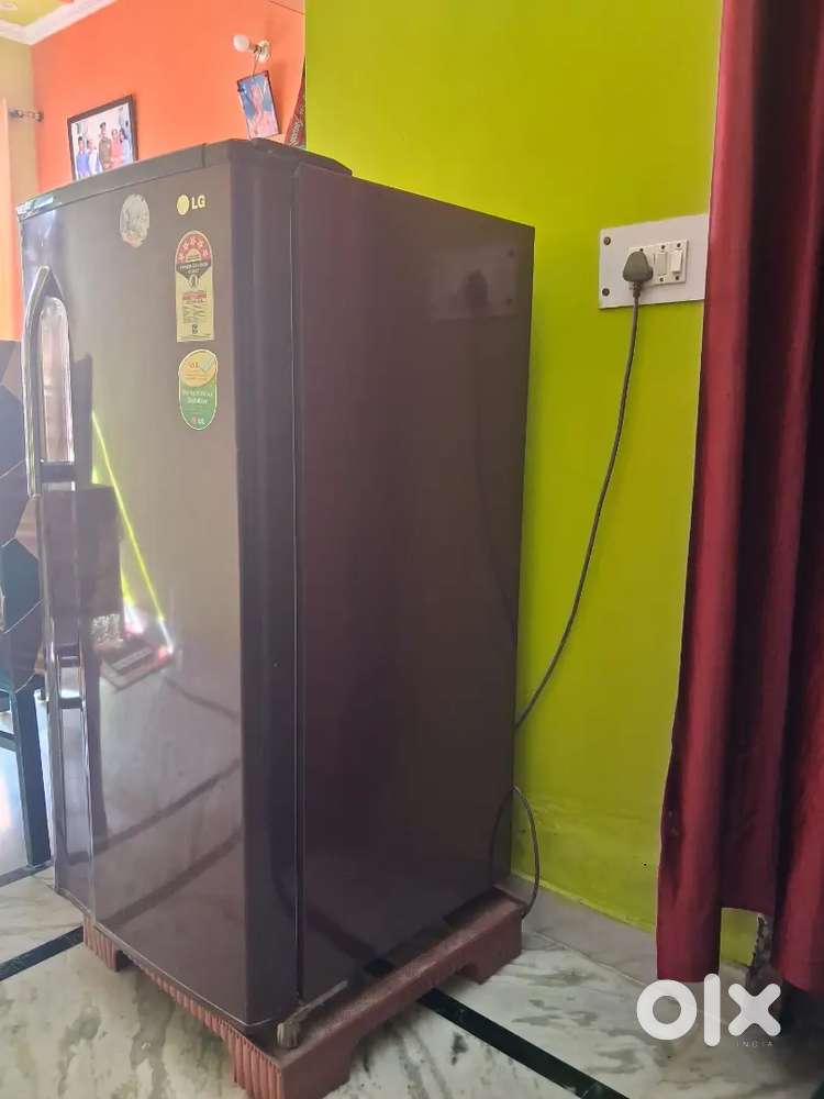 Refrigerator (LG) in Excellent Condition – Works Perfectly