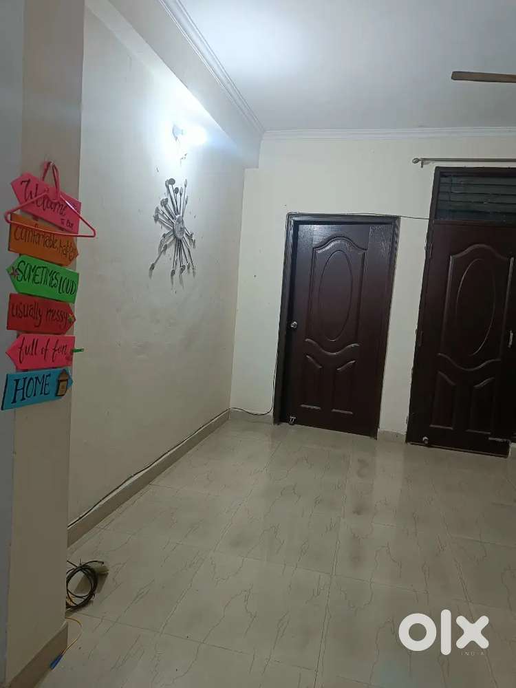 FEMALE FLATMATE REQUIRED