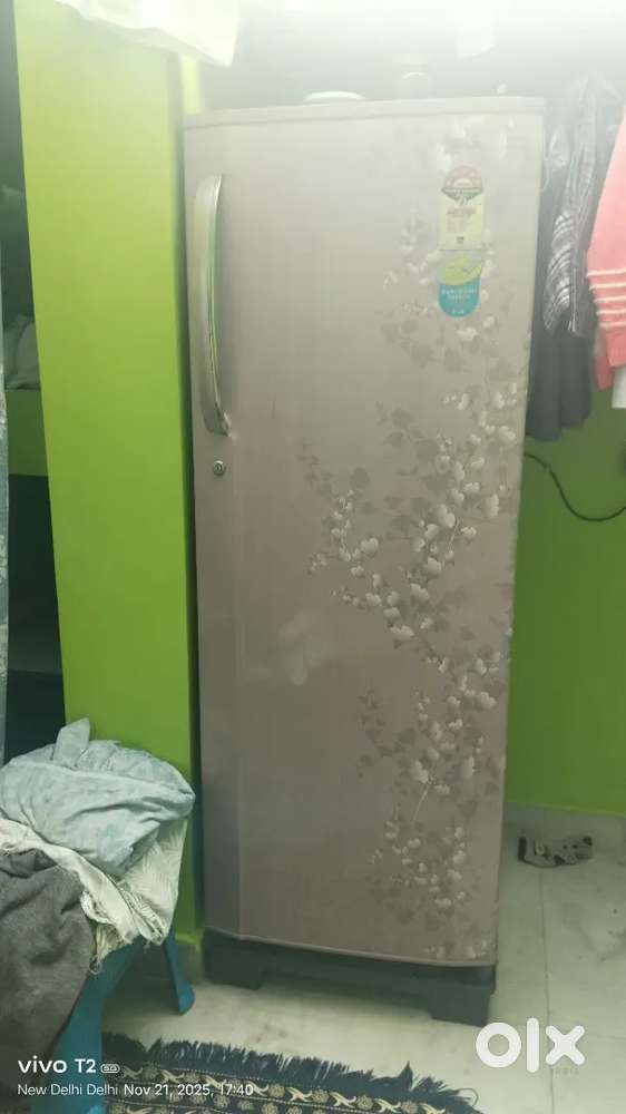 LG fridge ( 270 ltr )