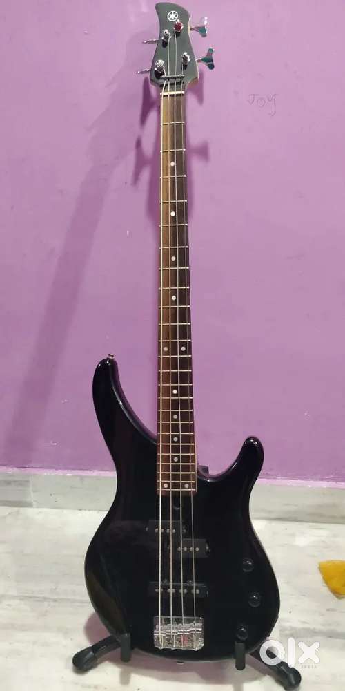 Yamaha trbx174 - 4strings black bass guitar.