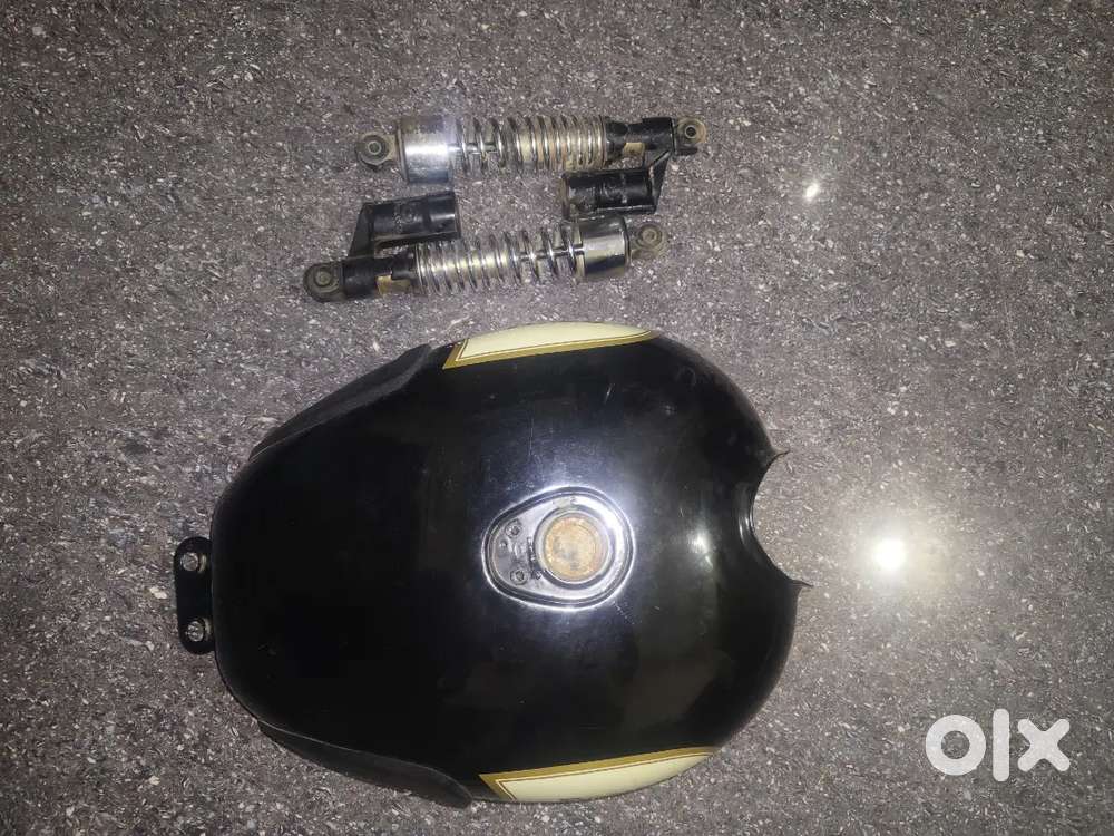 Bullet 350 cc classic 2017 model Fuel tank. And Shokubbger