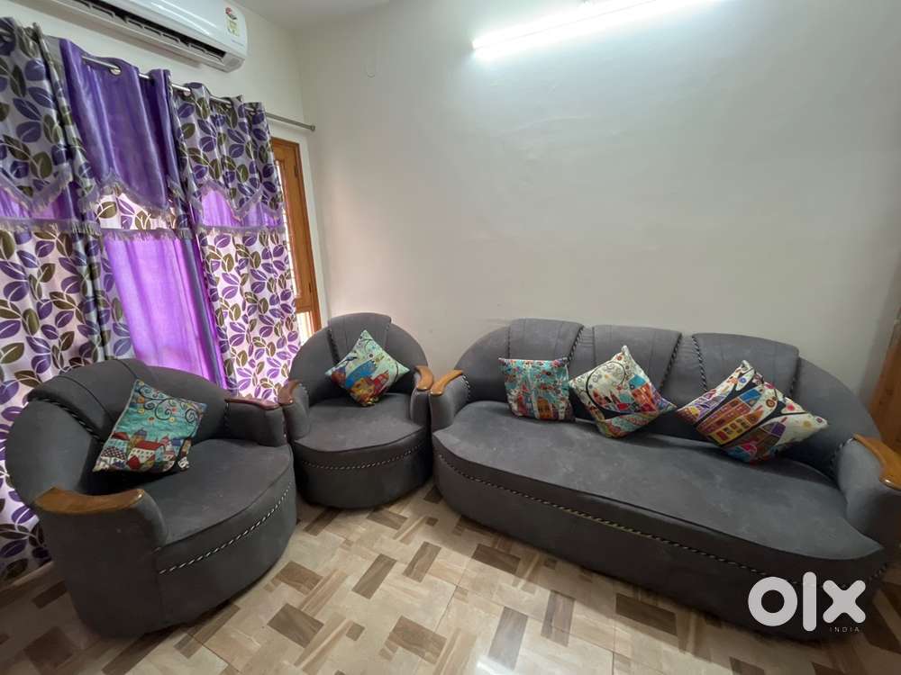 Well furnished sofa set