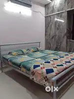 Metal bed King Size (Mattress free)