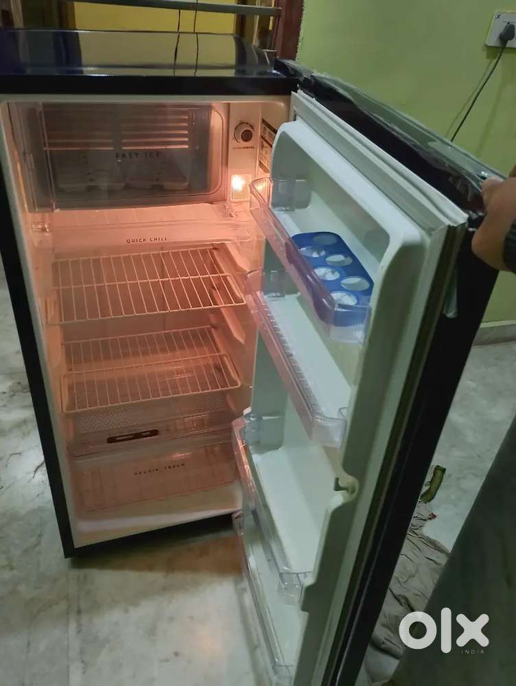 Whirlpool 185 ltr fridge in new condition with box and bill.