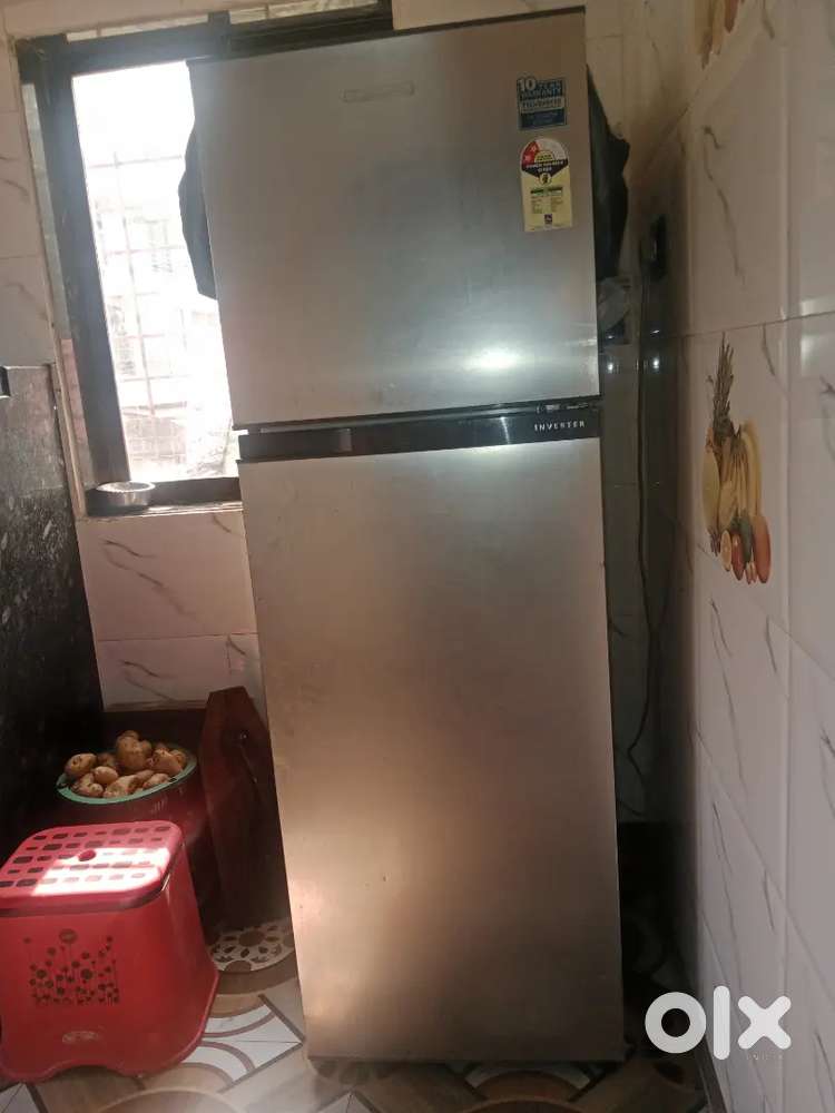 Refrigerator of brand kelvinator .