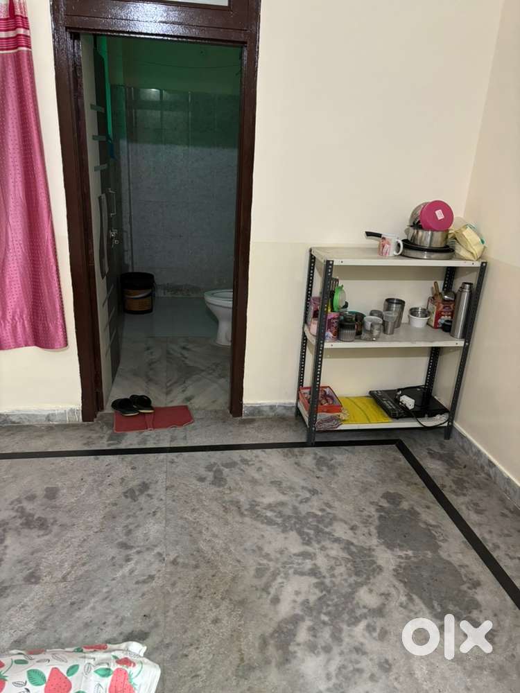 Boys and girls room available for rent