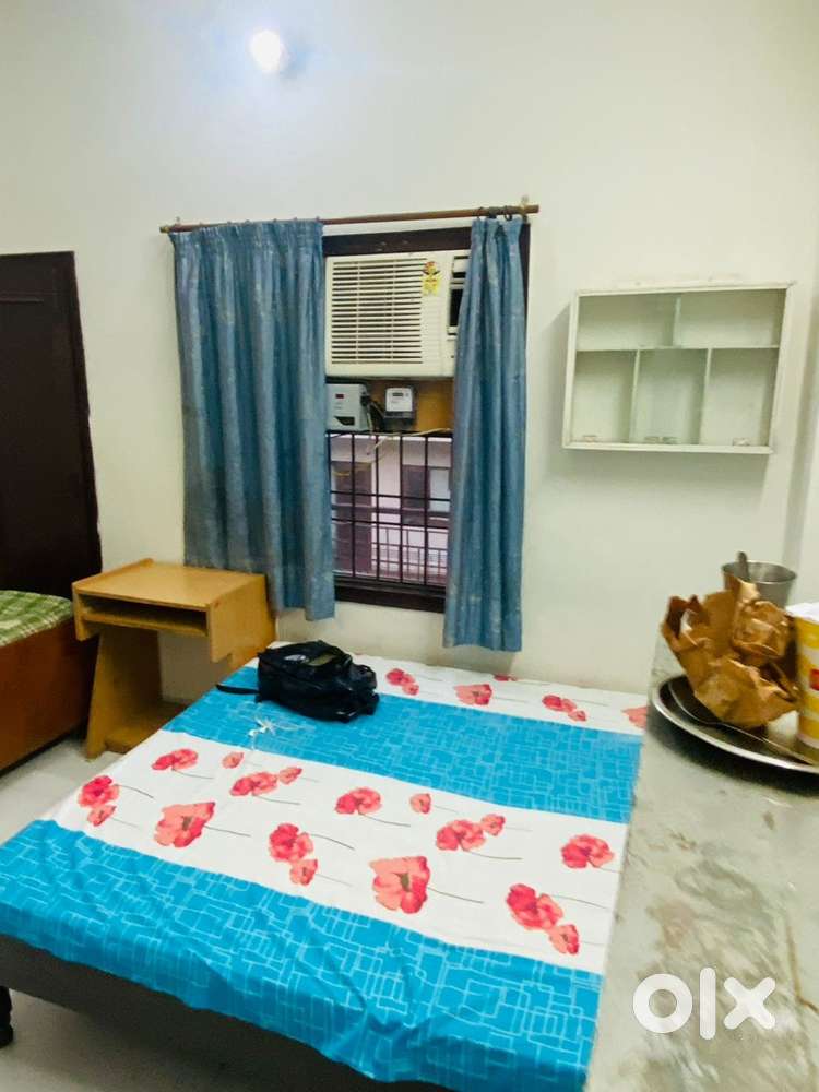 Pg for girls with food near sector-34