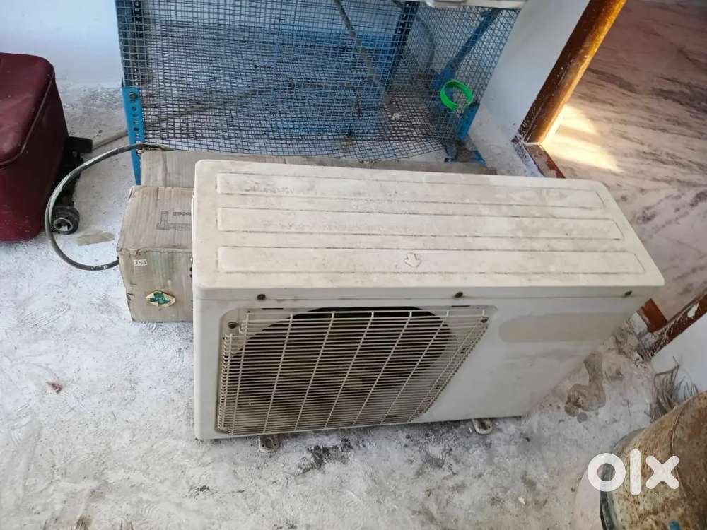1.5 ton working onida air conditioner for sale
